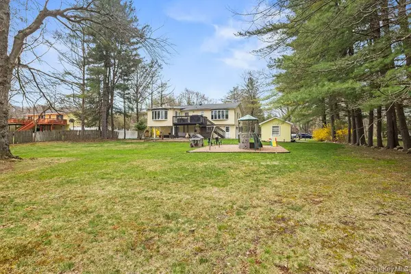 10 Cottage LN, Suffern, NY 10901