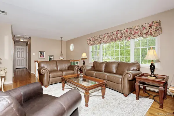 55 Stonewall LN, Congers, NY 10920