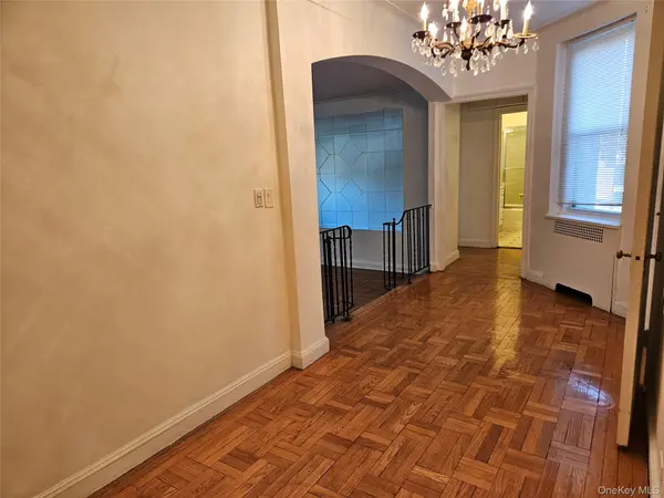 72-15 37th AVE #3H, Jackson Heights, NY 11372