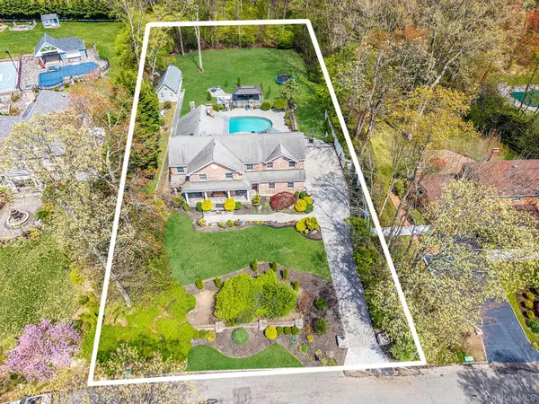 9 Arista CT, Dix Hills, NY 11746