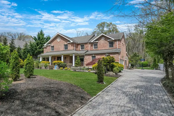 9 Arista CT, Dix Hills, NY 11746