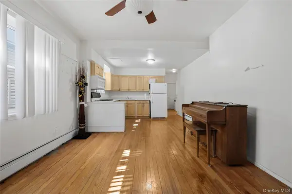 104-60 165th ST, Jamaica, NY 11433