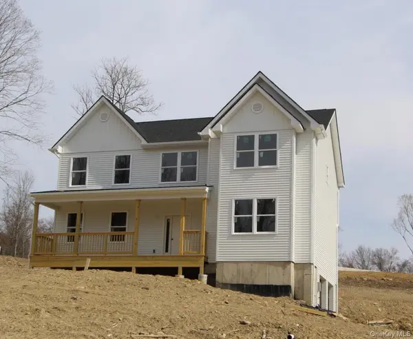 16 Black Gum CT, Newburgh, NY 12550