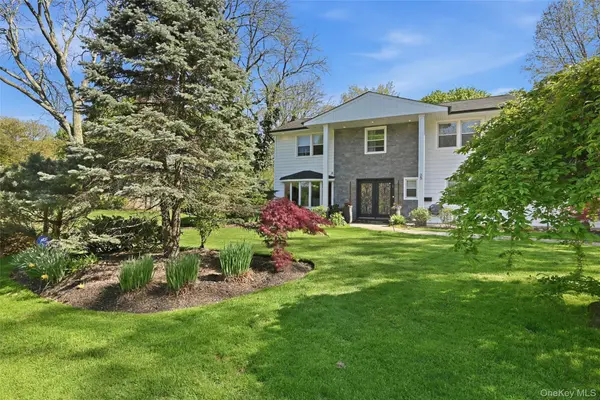 35 Elm DR, East Hills, NY 11576