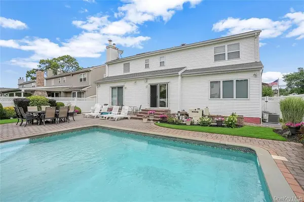 132 Atlantic AVE, Massapequa Park, NY 11762