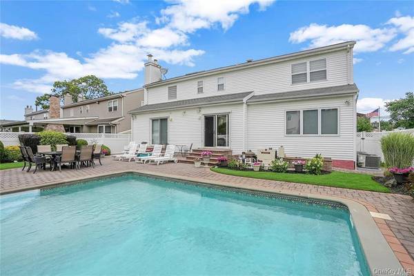 132 Atlantic AVE, Massapequa Park, NY 11762