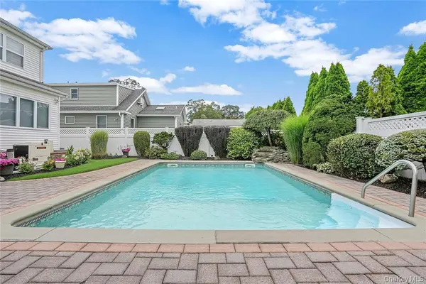 132 Atlantic AVE, Massapequa Park, NY 11762