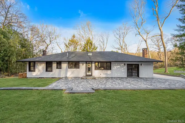 17 Woodbury RD, Woodbury, NY 11797