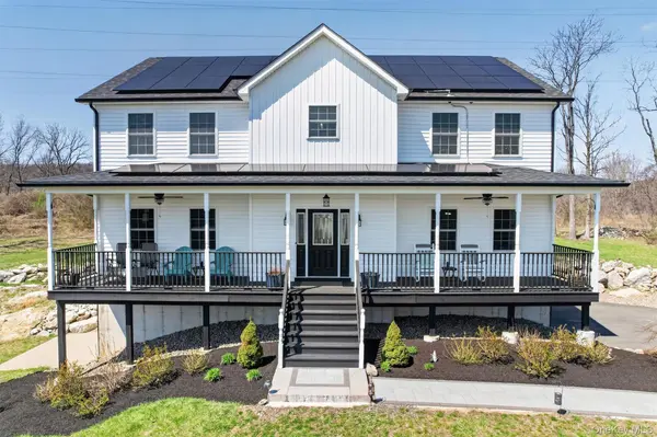 26 Curtin LN, Marlboro, NY 12542