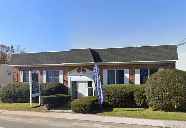 1007 Glen Cove AVE #106, Glen Head, NY 11545