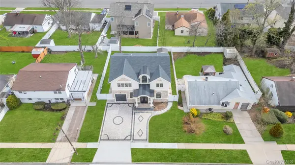 157 4th ST, Hicksville, NY 11801