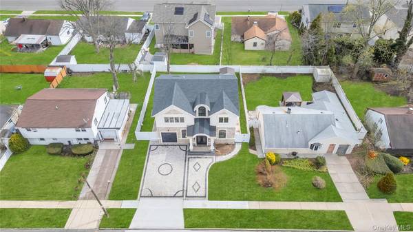 157 4th ST, Hicksville, NY 11801