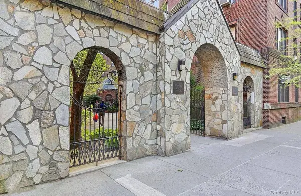 4220 Kissena BLVD #E18, Flushing, NY 11355