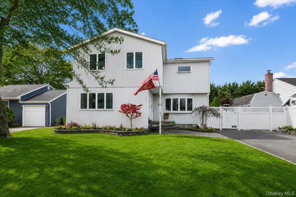 44 E End AVE, Hicksville, NY 11801