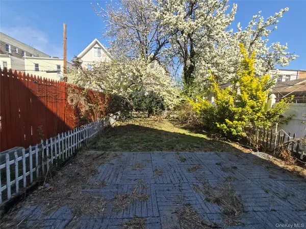 9119 110th ST, Richmond Hill, NY 11418