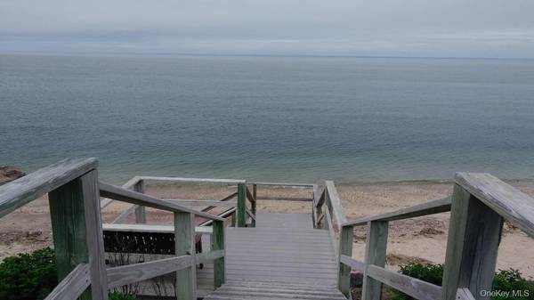 52325 County Road 48 #8, Southold, NY 11971