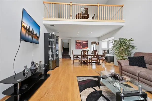 10 Casey LN, Middle Island, NY 11953