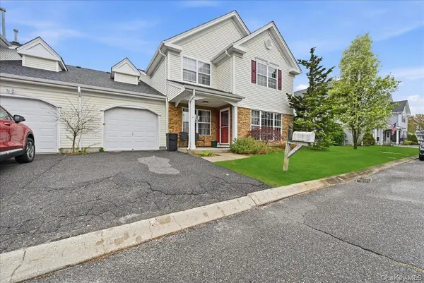 10 Casey LN, Middle Island, NY 11953