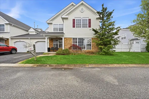 10 Casey LN, Middle Island, NY 11953