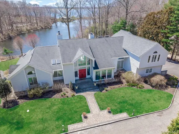 19 Mallard DR, Lloyd Harbor, NY 11743