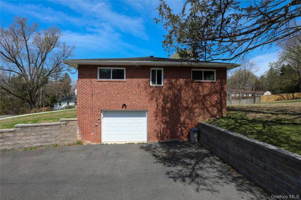 111 Zandhoek RD, Hurley, NY 12443