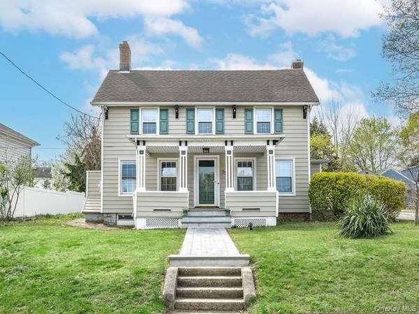 75 Grove ST, Glenwood Landing, NY 11547