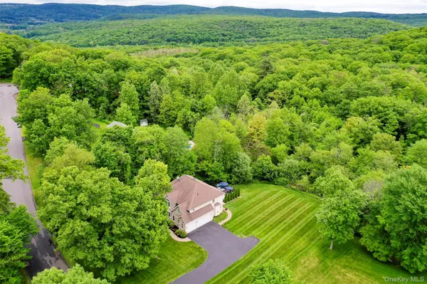 66 Carol LN, Poughquag, NY 12570