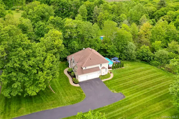 66 Carol LN, Poughquag, NY 12570