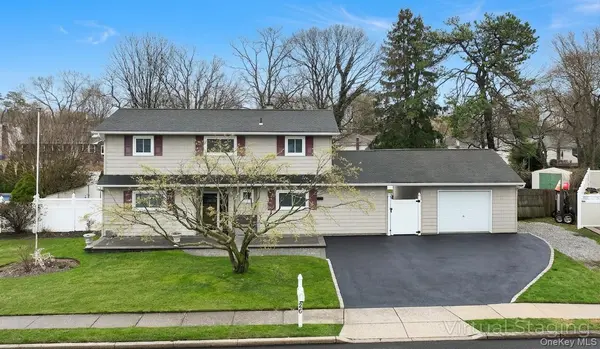 26 Stevenson PL, Deer Park, NY 11729