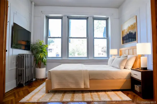 18-44 21st DR, Astoria, NY 11105