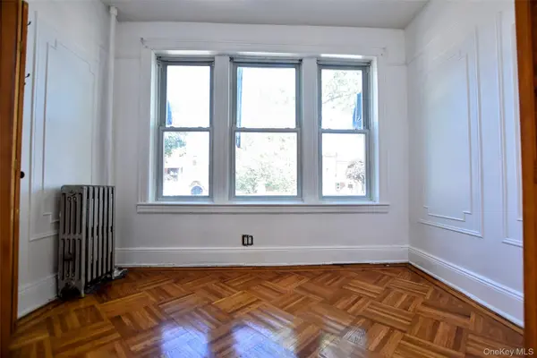 18-44 21st DR, Astoria, NY 11105