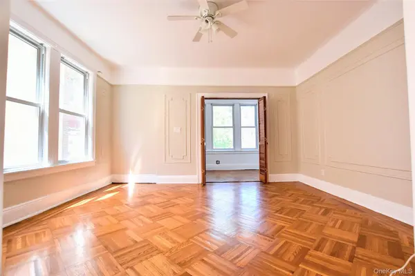 18-44 21st DR, Astoria, NY 11105