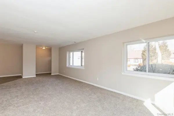 524 Picasso WAY #524, Middle Island, NY 11953