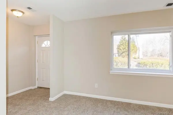524 Picasso WAY #524, Middle Island, NY 11953