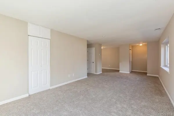 524 Picasso WAY #524, Middle Island, NY 11953