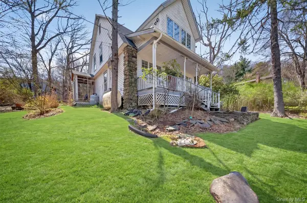 69 Edgewood DR, Central Valley, NY 10917