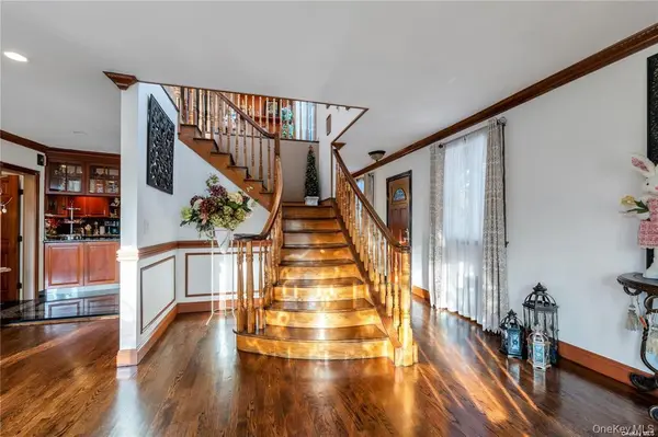 50-43 192nd ST, Fresh Meadows, NY 11365