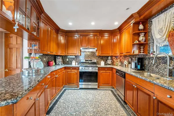 50-43 192nd ST, Fresh Meadows, NY 11365