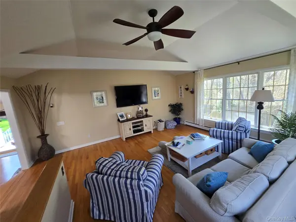 870 Noyack RD, Southampton, NY 11968