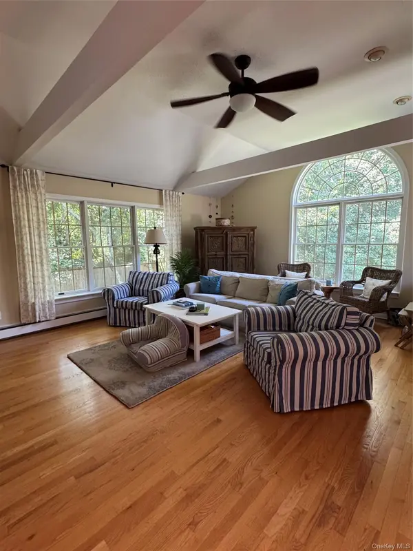 870 Noyack RD, Southampton, NY 11968
