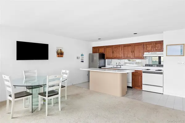 261 Dune RD #5, Westhampton Beach, NY 11978