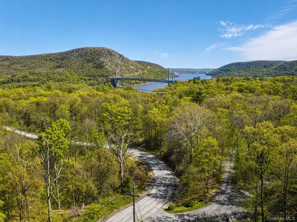 89 Mine RD, Fort Montgomery, NY 10922