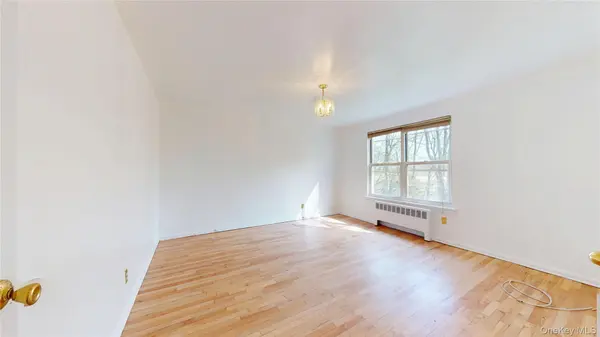33 Edwards #1 B, Roslyn Heights, NY 11577