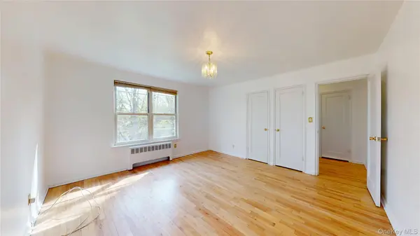 33 Edwards #1 B, Roslyn Heights, NY 11577