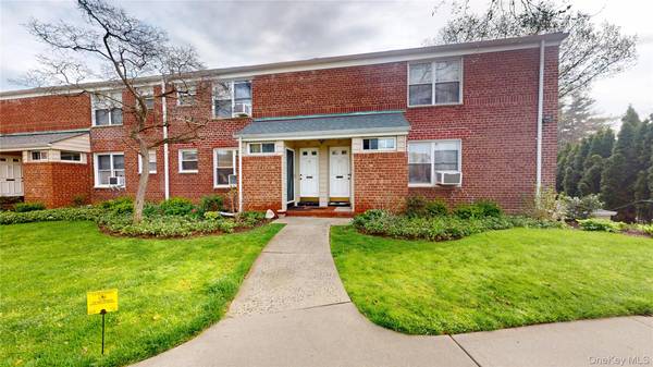 33 Edwards #1 B, Roslyn Heights, NY 11577