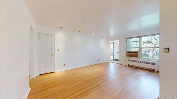 33 Edwards #1 B, Roslyn Heights, NY 11577