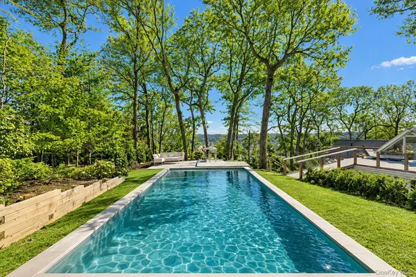 33 Peters PATH, East Hampton, NY 11937