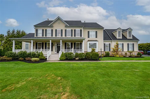 4 Indianwood CT, Wading River, NY 11792