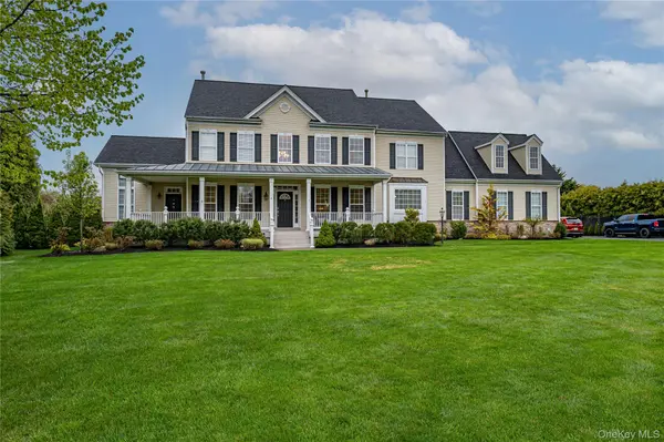 4 Indianwood CT, Wading River, NY 11792