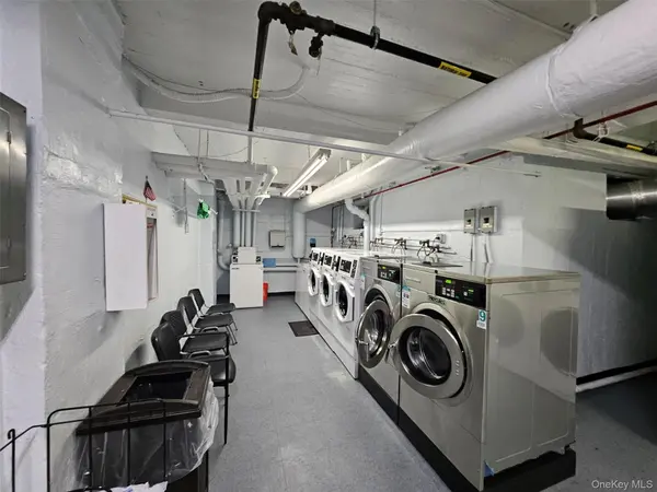 224-24 Union TPKE #1R, Oakland Gardens, NY 11314
